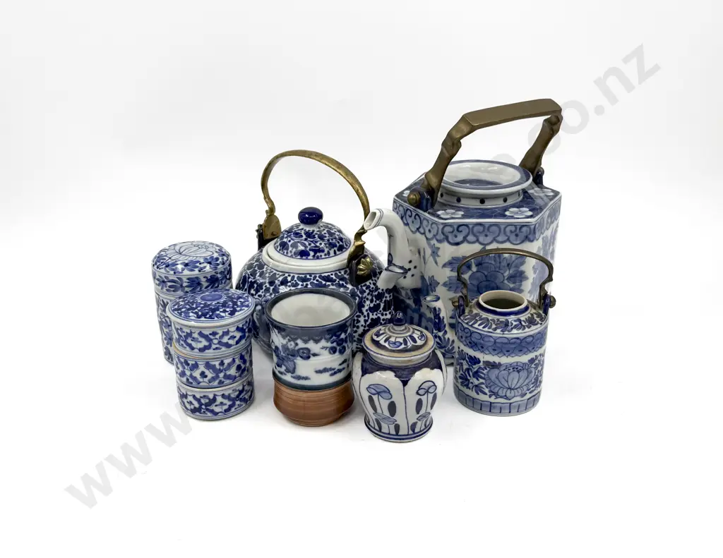 Qty of Assorted Blue and White China Image 1++