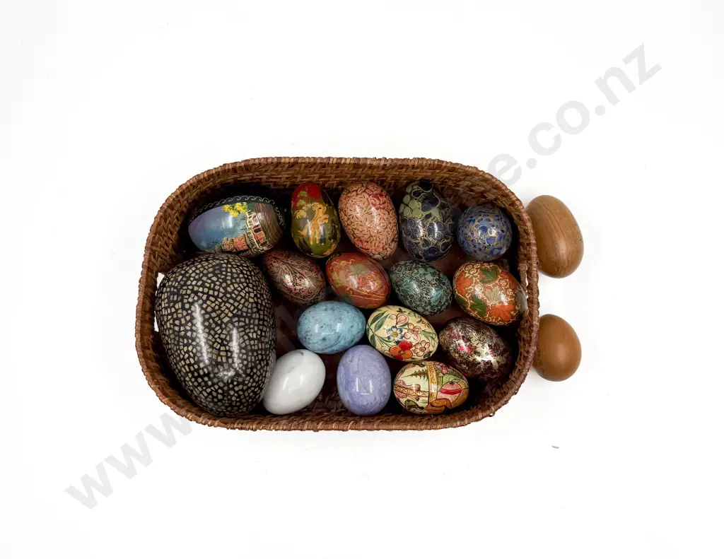Qty of Decorative Eggs Image 1++