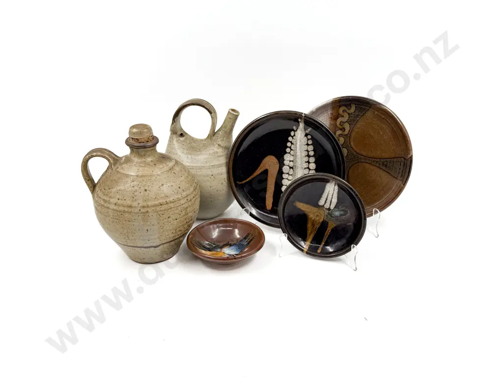 Six Pieces of Assorted NZ Pottery Image 1++