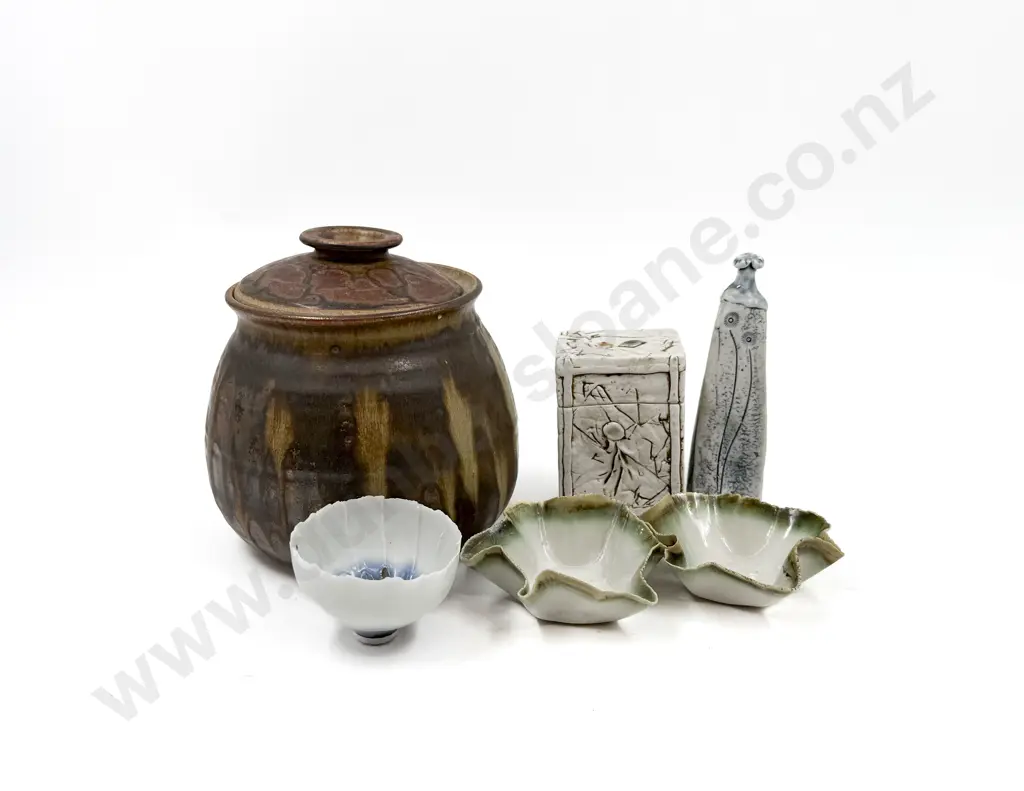 Small Qty of Assorted NZ Pottery Image 1++