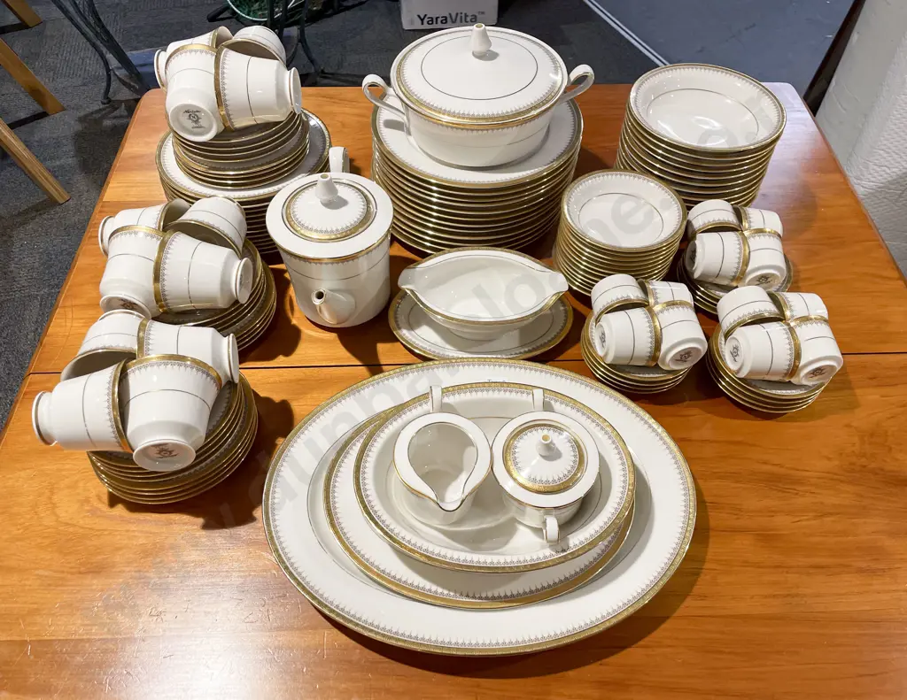 Noritake Part Dinner Set Image 1++