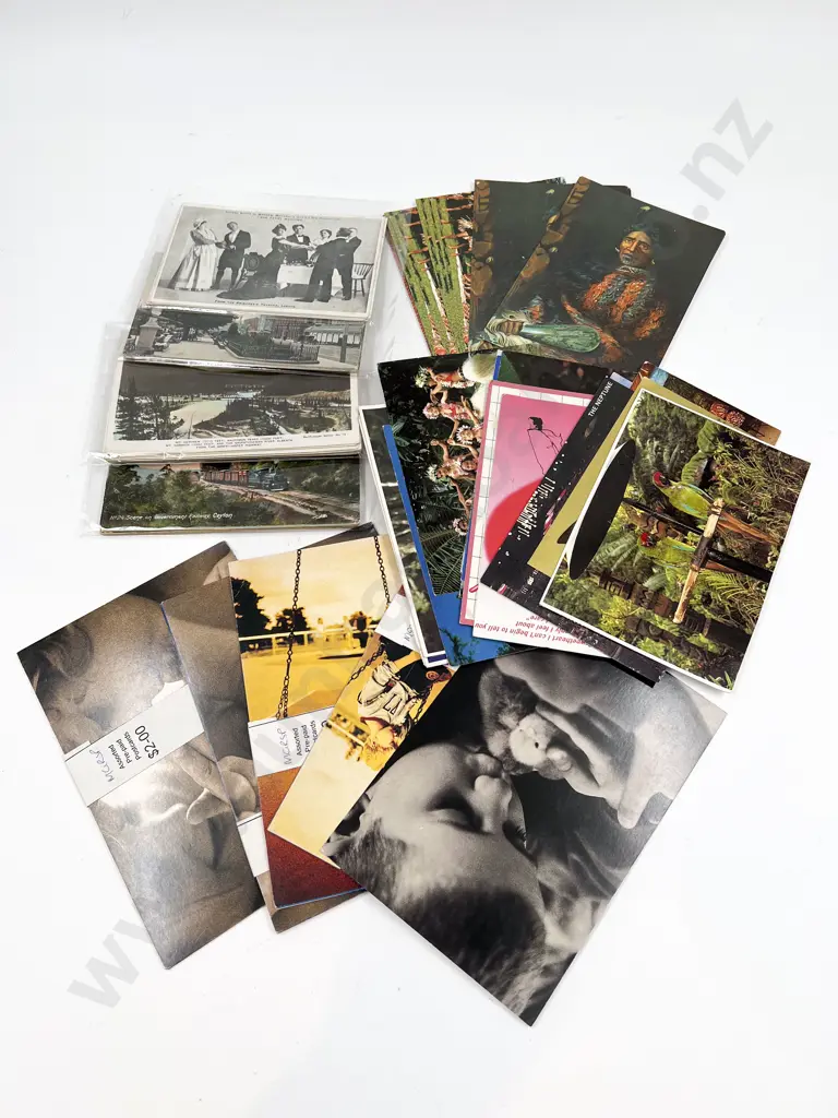 Qty Vintage and Modern World Postcards Image 1++