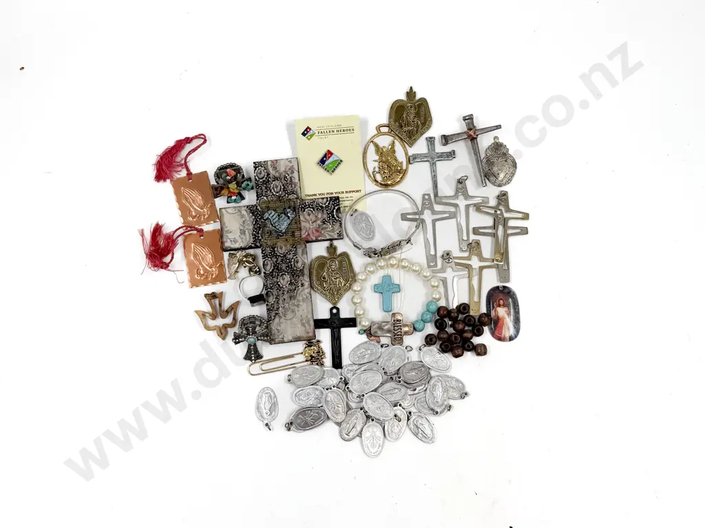 Collection Religious Jewellery Crosses and Medallions Image 1++