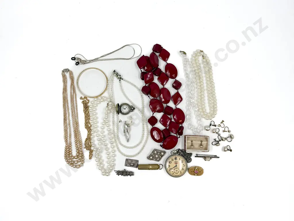 Small Qty Vintage Costume Jewellery Image 1++