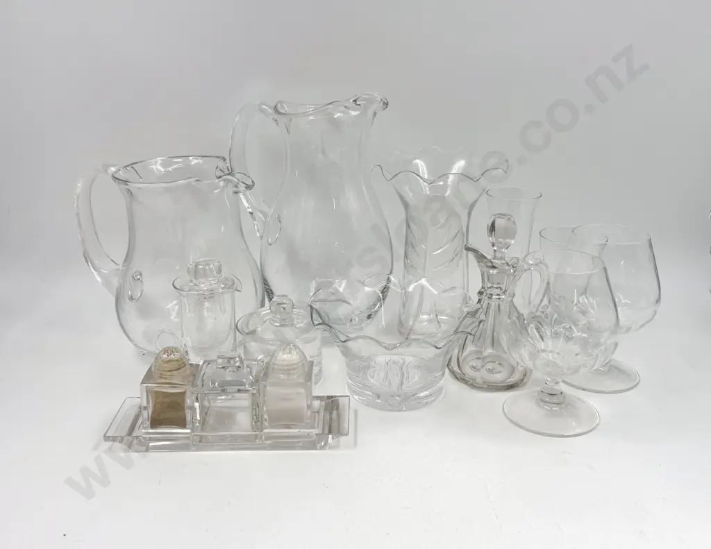 Qty of Assorted Glassware Image 1++