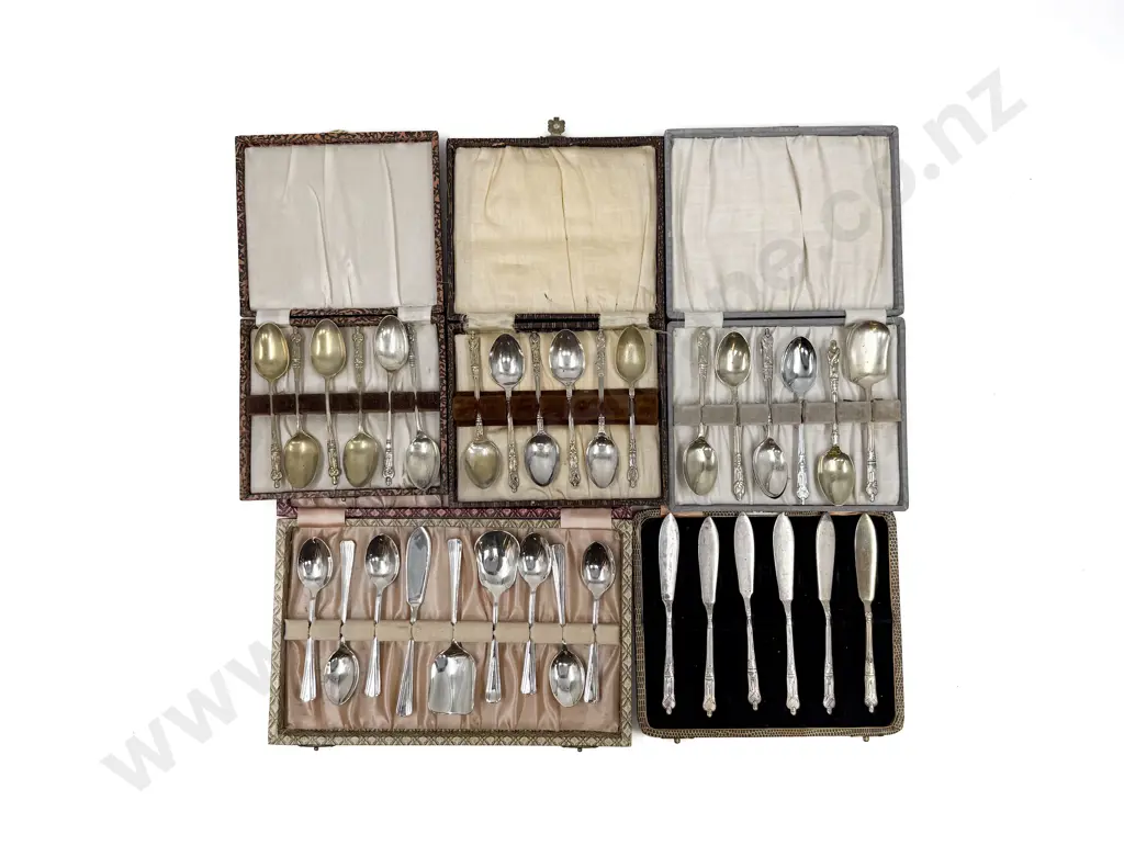 Qty of Boxed Cutlery Image 1++