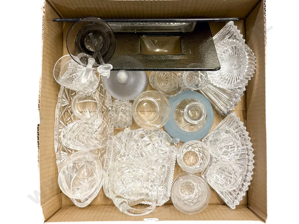 Qty of Assorted Crystal and Glassware Image 1++