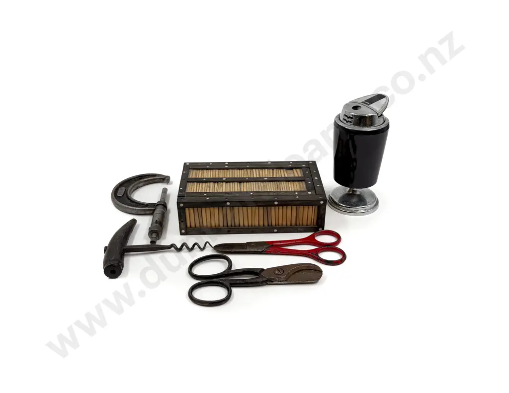 Porcupine Needle Decorated Box & Assorted Image 1++