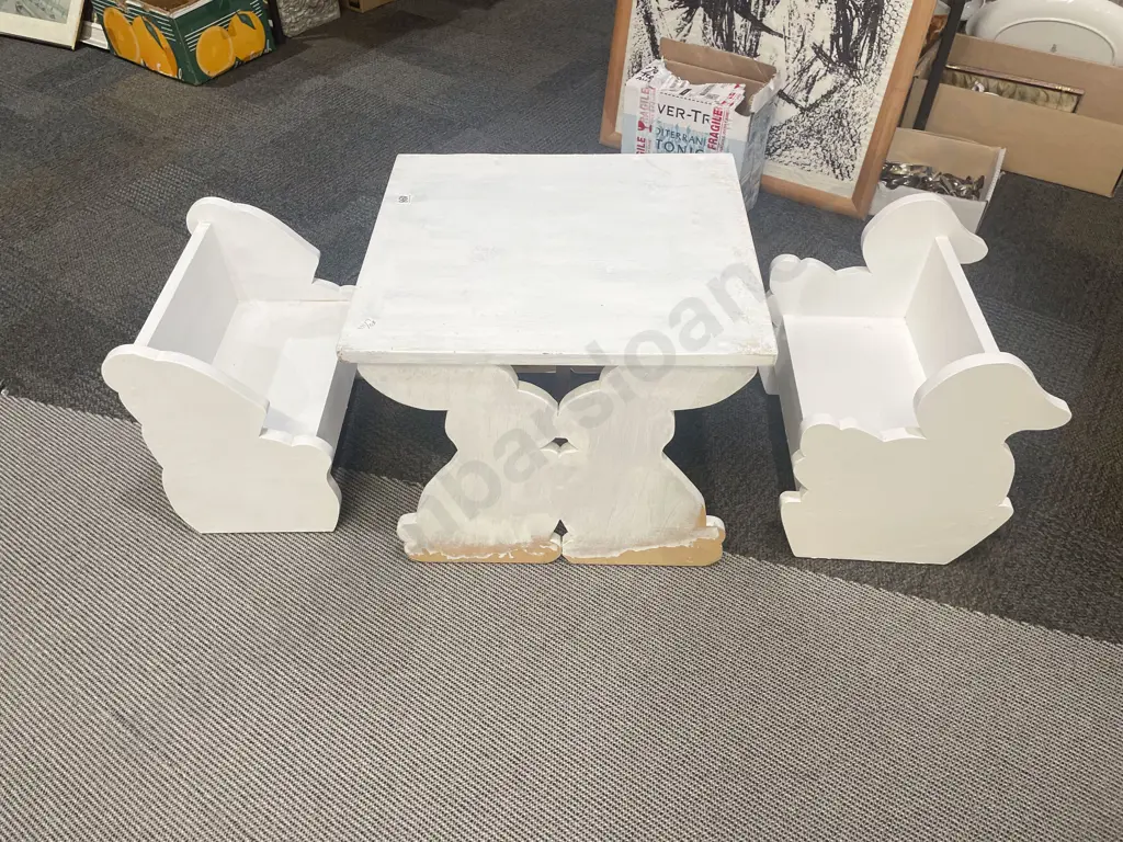 Children's Table and Chair Set Image 1++
