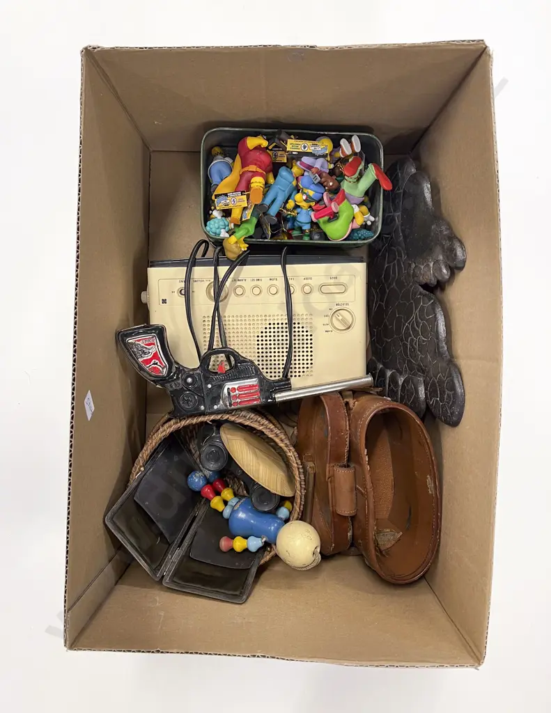 Assorted Simpson Figures with Toy Gun and Various Image 1++