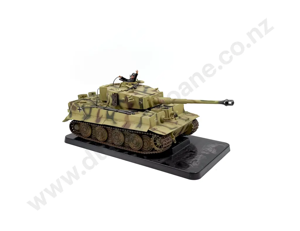 Two Large Scale Military Tanks Image 1++