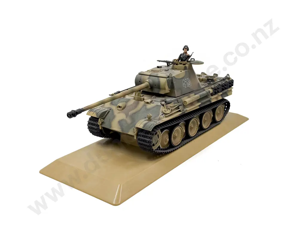 Two Large Scale Military Tanks Image 1++
