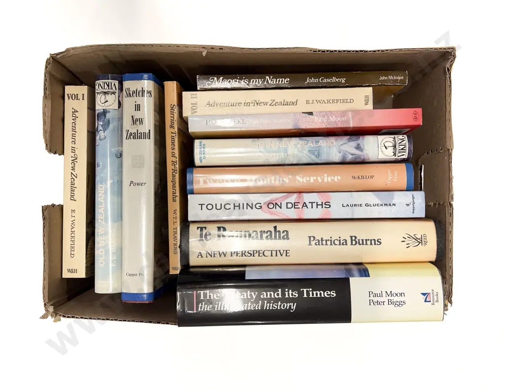 Box of Assorted NZ Reference Volumes Image 1++