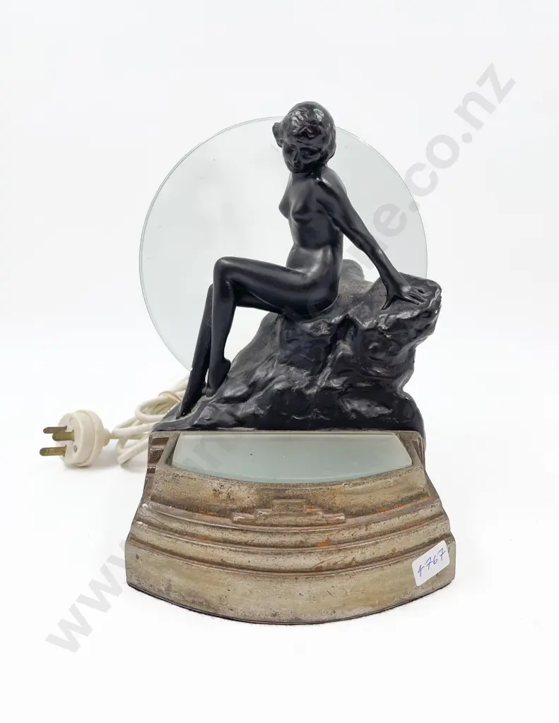 Art Deco Figural Lamp Image 1++