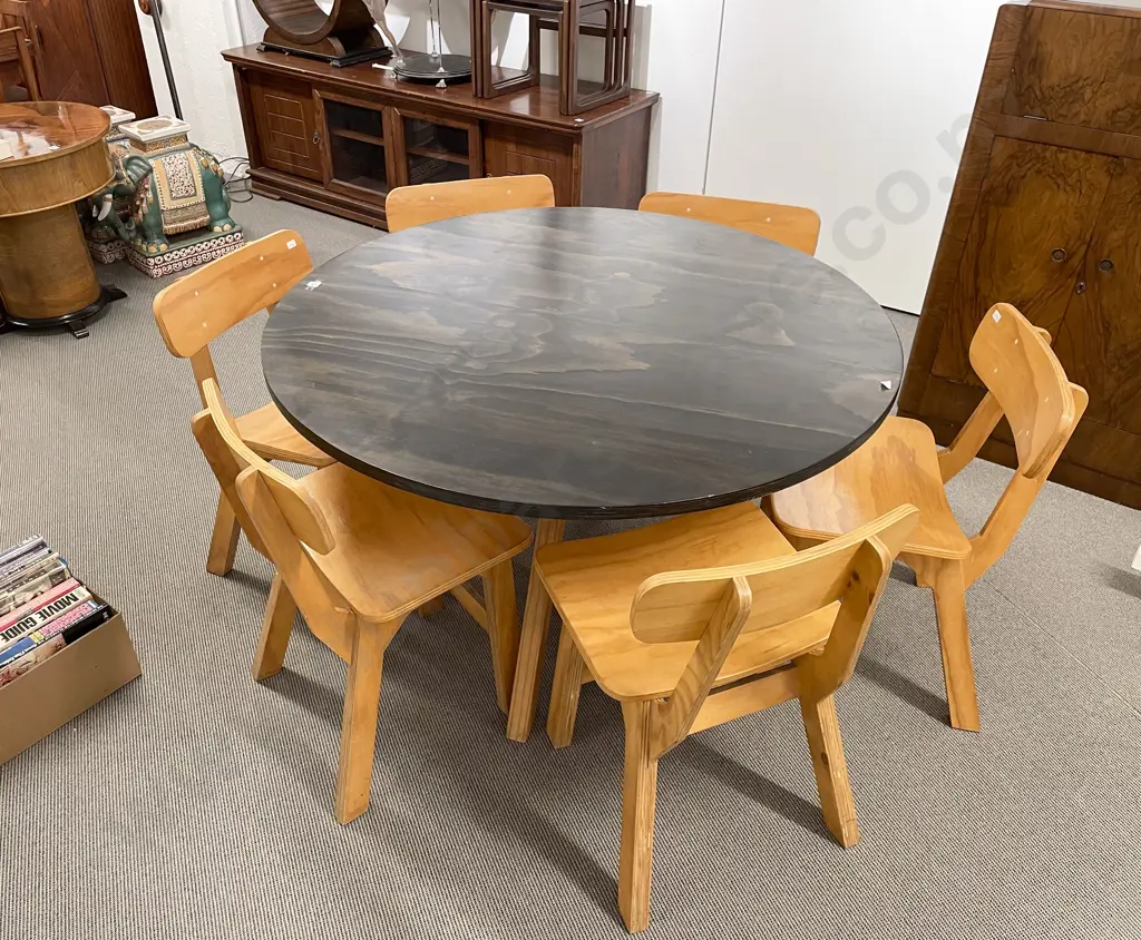 Modern Circular Dining Table and Six Chairs Image 1++