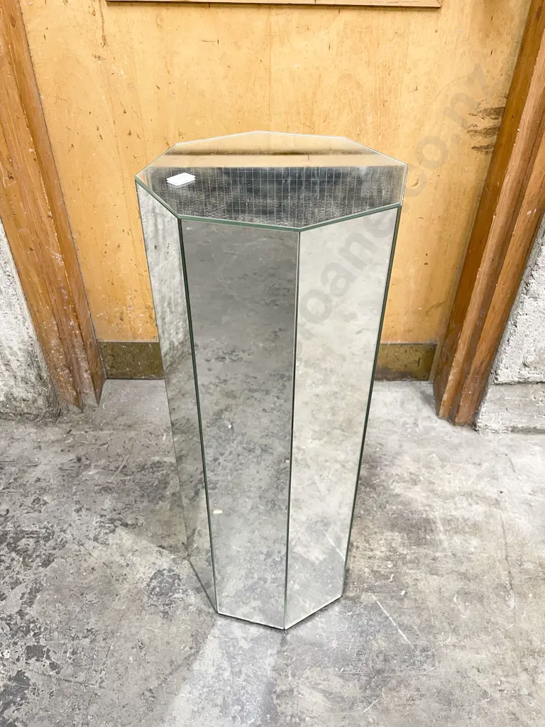 Octagonal Mirrored Stand Image 1++