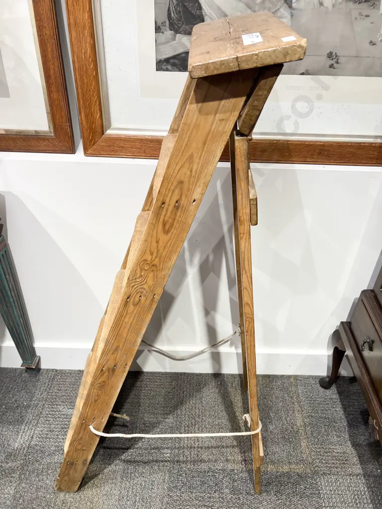 Set of Vintage Pine Steps Image 1++