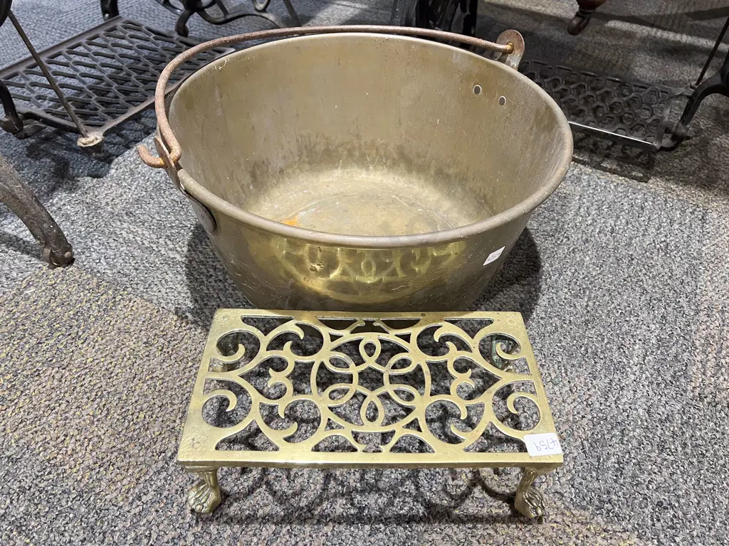 Brass Jelly Pan & Brass Trivet Stand Image 1++