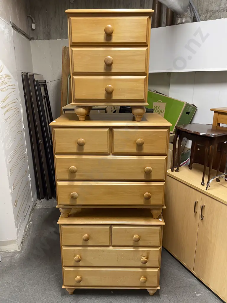 Rimu Three Piece Bedroom Suite Image 1++