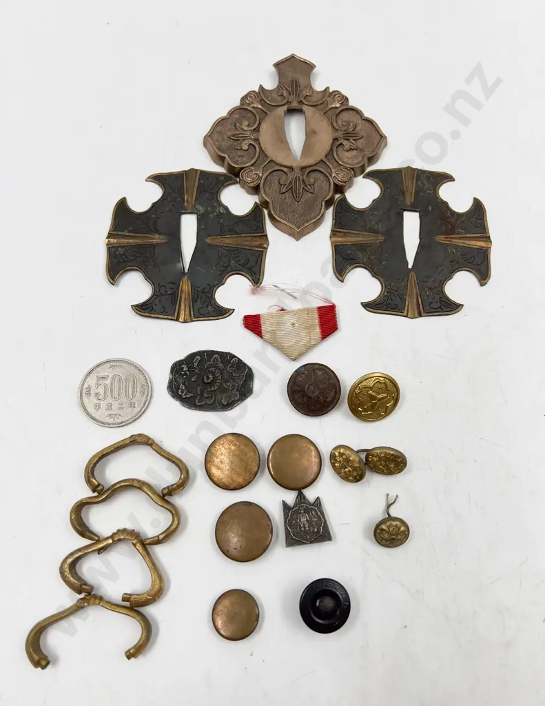 WWII Japanese Military Buttons Sword Fittings and Various Image 1++