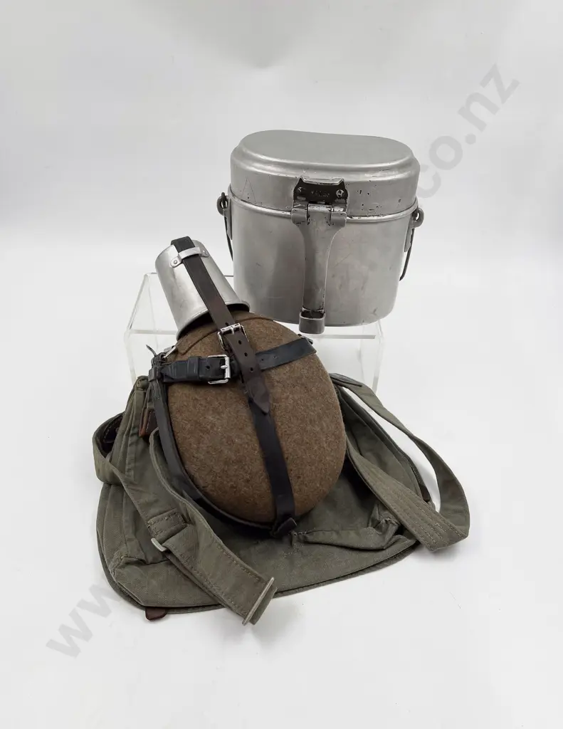 WWII German C1938 Kockgesschirr (Mess Tin) with Large 1L Canteen and Breadbag Image 1++