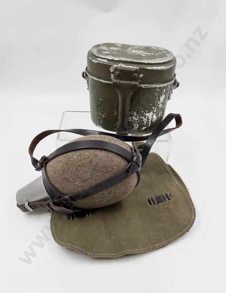 WWII German C1944 Kockgesschirr (Mess Tin) Large 1L Canteen and Breadbag Image 1++