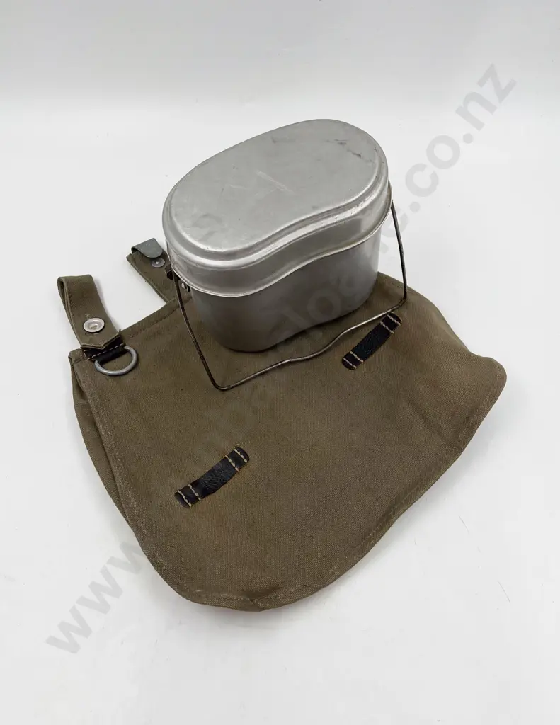 WWII German C1945 Kockgesschirr (Mess Tin) and C1941-44 Breadbag Image 1++