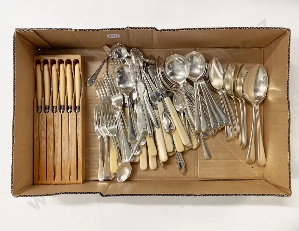 Qty of Assorted S/P Cutlery Image 1++