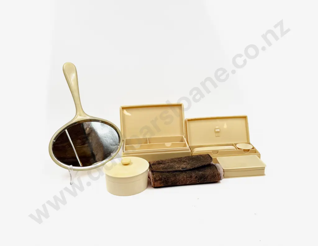 Qty of Bakelite Vanity Items Image 1++