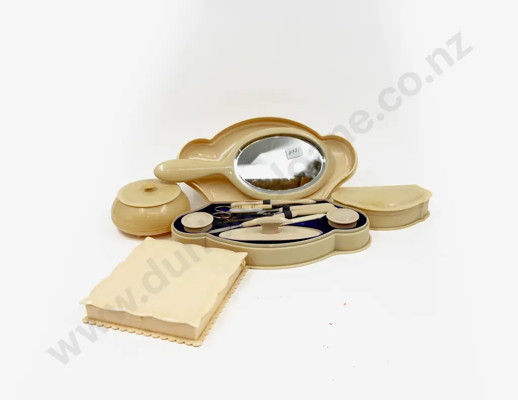 Qty of Bakelite Vanity Items Image 1++