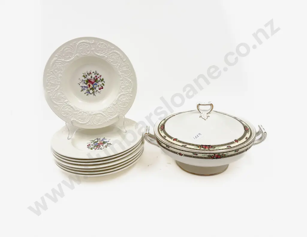 Quantity of Wedgwood Patrician China and Assorted Image 1++
