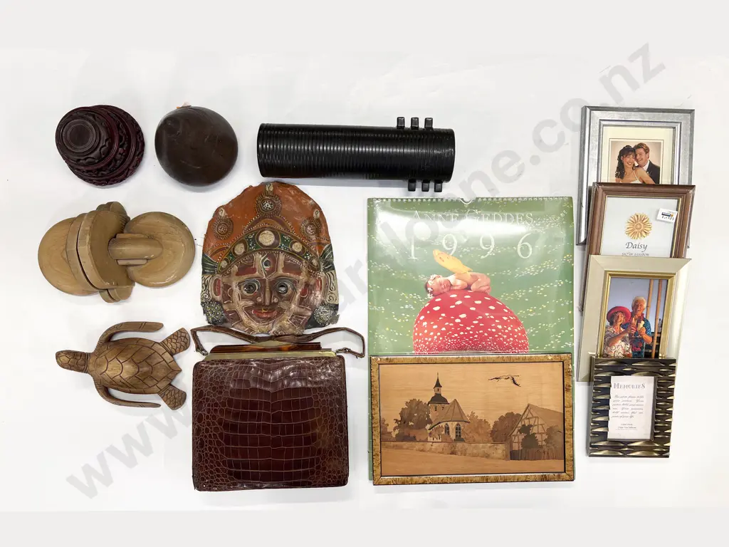 Box Quantity of Assorted Woodware and As New Picture Frames etc Image 1++