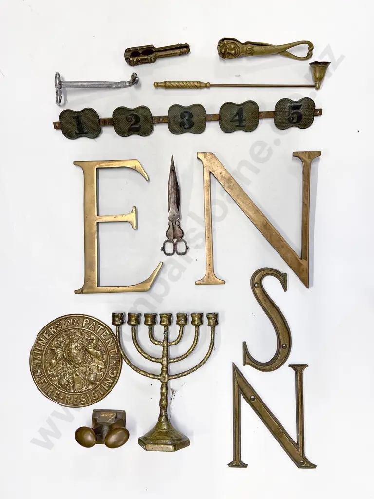 Box of Assorted Brass Ware Image 1++