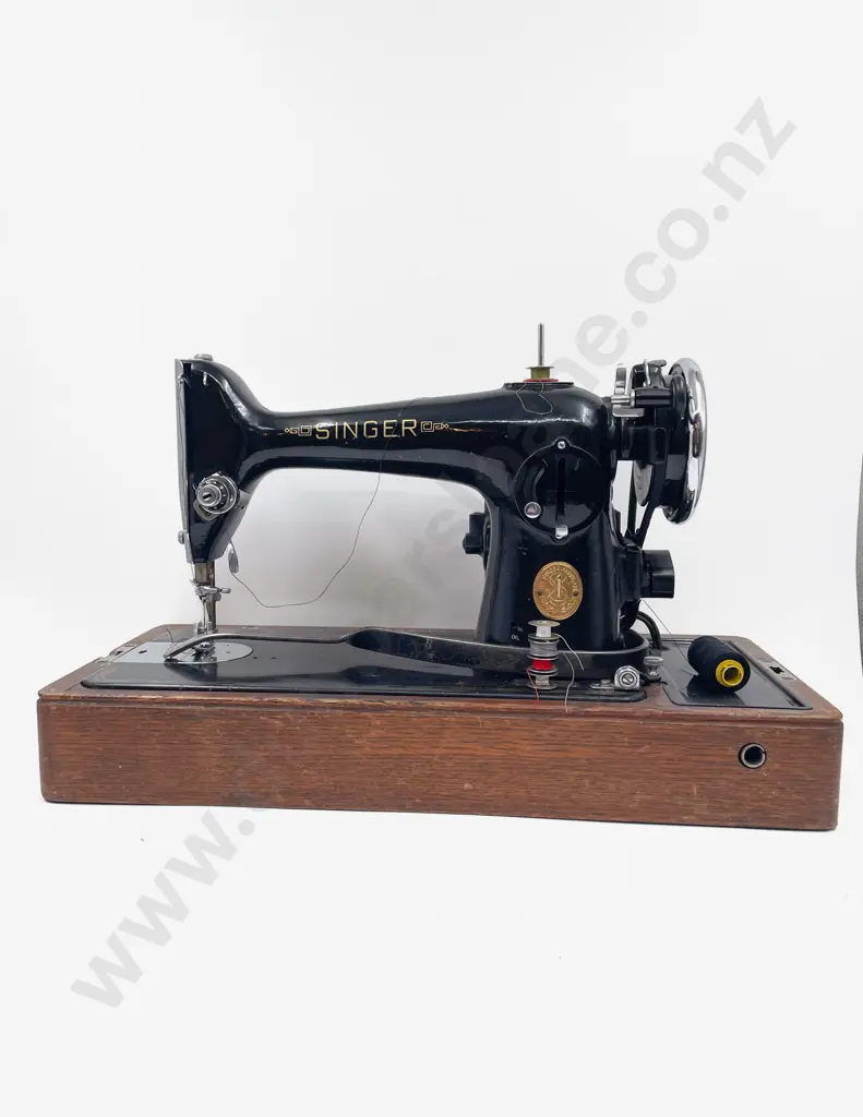 Singer Sewing Machine in Case Image 1++
