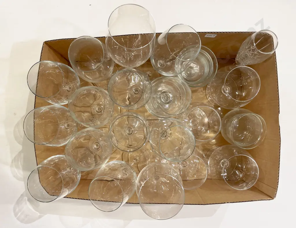 Box Lot of Assorted Glass Ware Image 1++