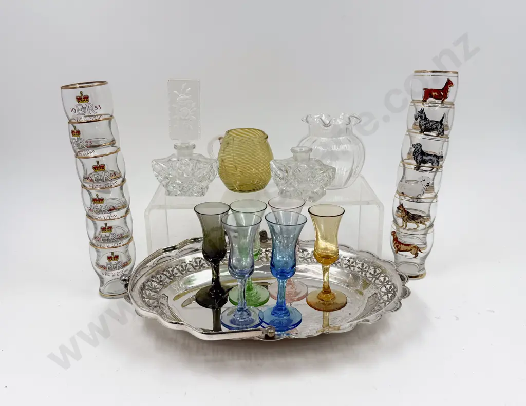 Qty of Assorted Glassware Image 1++