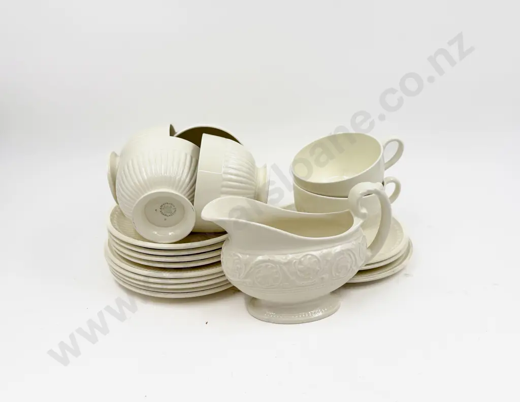 Small Quantity of Wedgwood Dinner China Image 1++