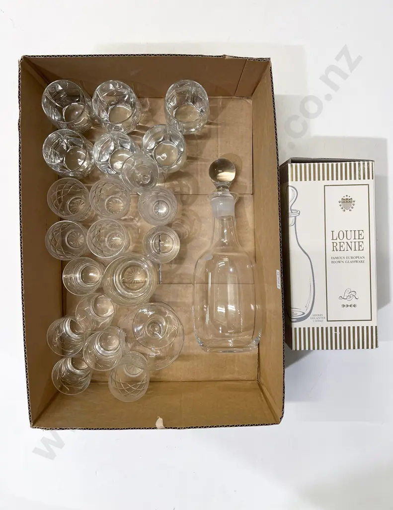 Box of Assorted Glass Ware Image 1++
