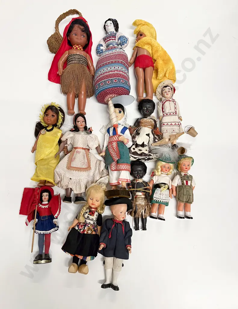 Collection Vintage Dolls and National Costume Dolls Image 1++