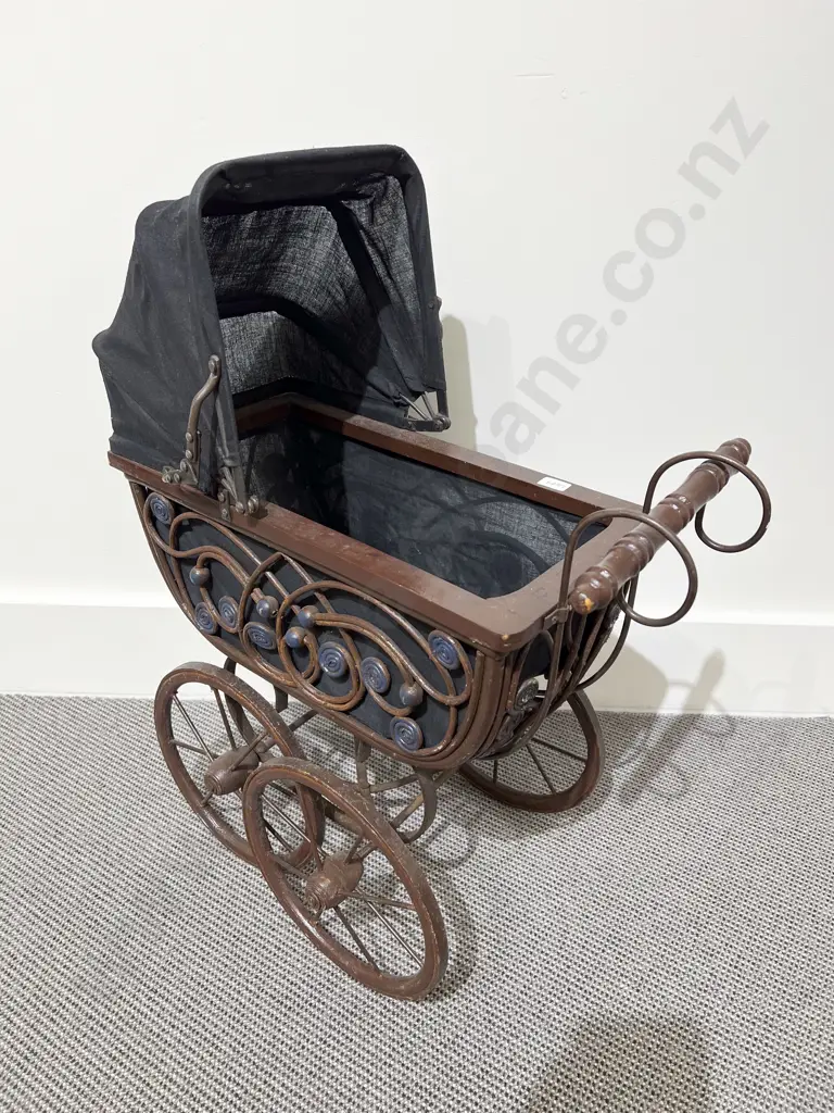 Edwardian Style Reproduction Dolls Display Pram Image 1++