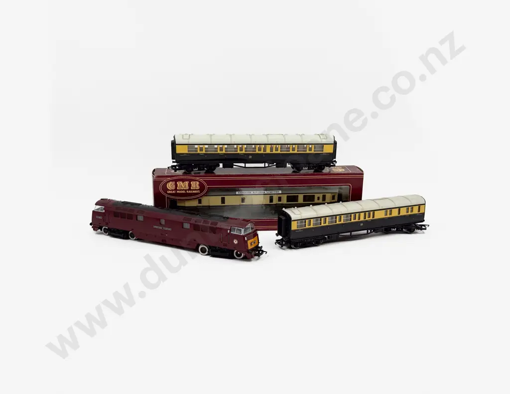 HO Gauge Hornby BoBo Diesel Western Courier Loco with 3 GWR Passenger Coaches Image 1++