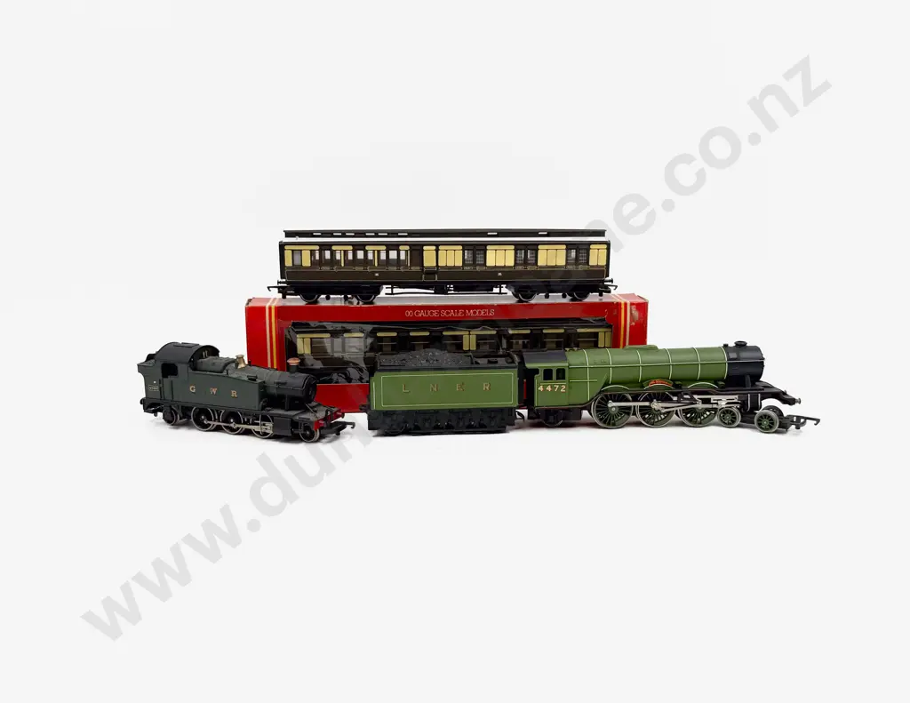 HO Gauge Hornby 4-6-2 Loco & Tender Lima 2-6-2 Tank and two coaches Image 1++