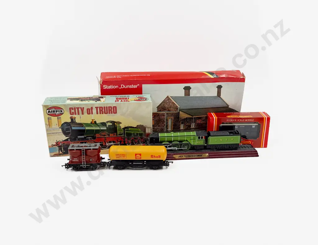 HO Gauge Various Railway and two kit sets Image 1++