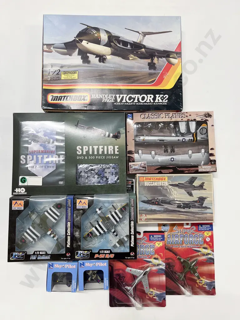 Model Aircraft Kit with Aircraft Models and Jigsaw Image 1++