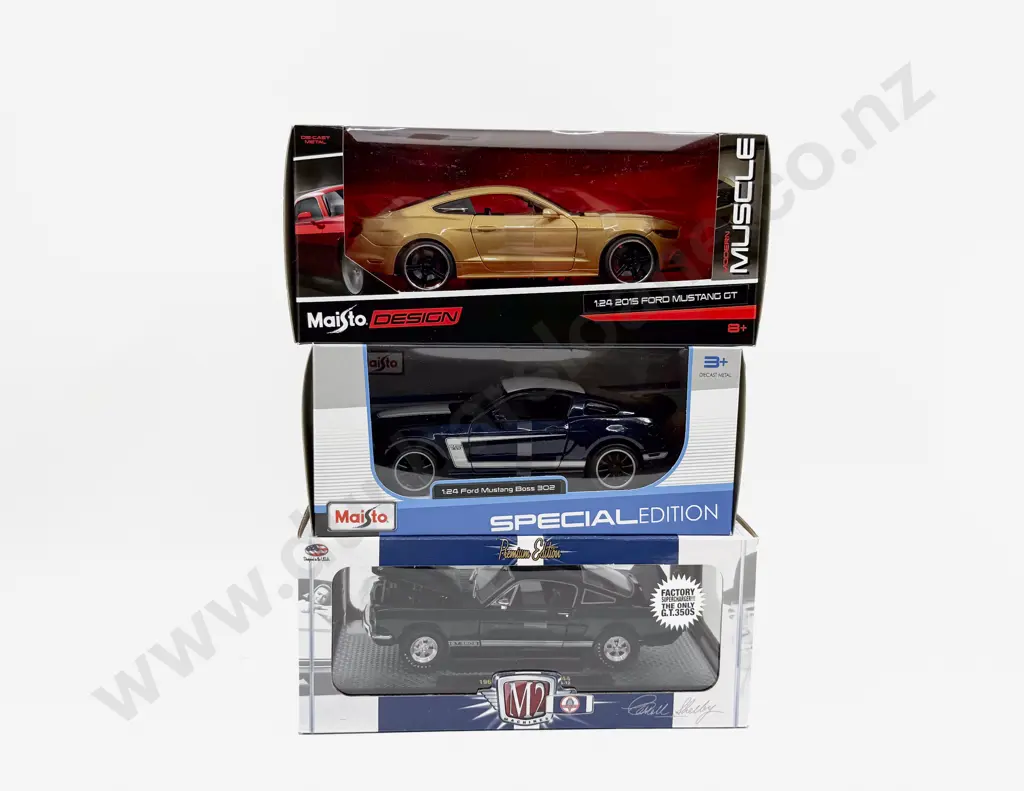 Three Boxed 1/24 Scale Vehicle Models Image 1++