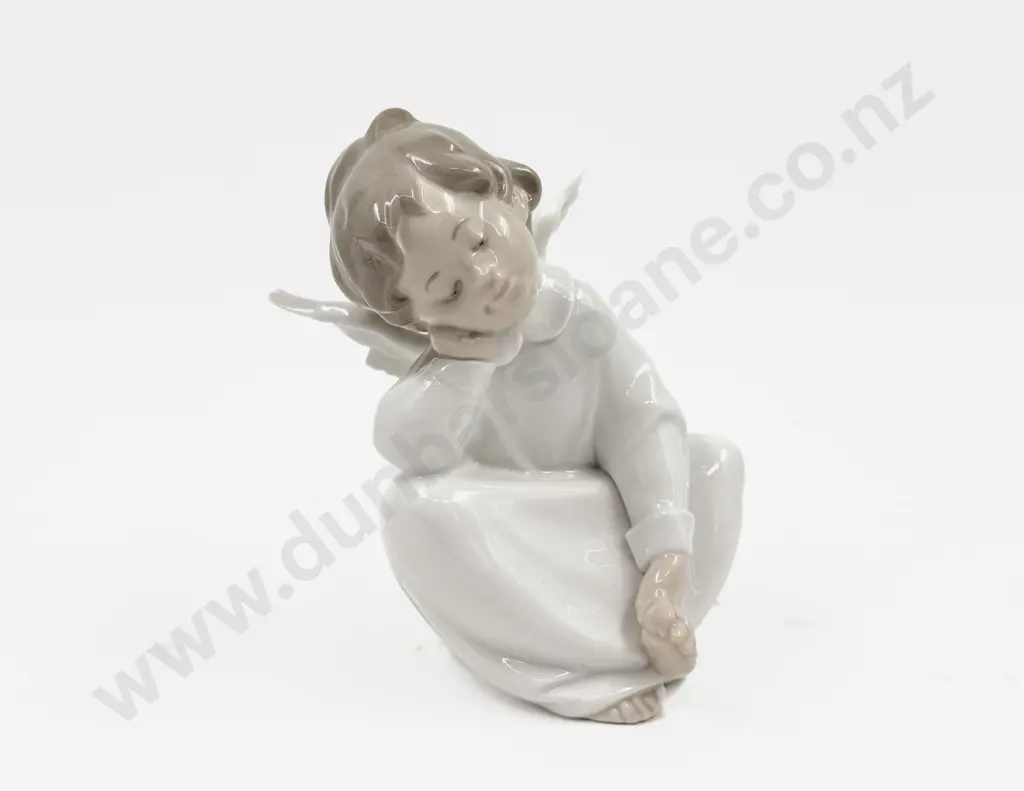Lladro Seated Angel Figure in Original Box Image 1++