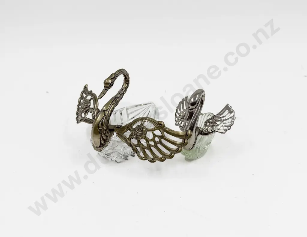 Two S/P and Glass Swan DIshes Image 1++
