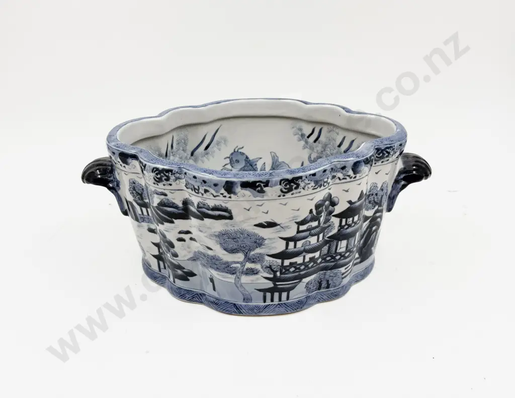 Reproduction Blue and White Willow Pattern Jardiniere H15cm Image 1++