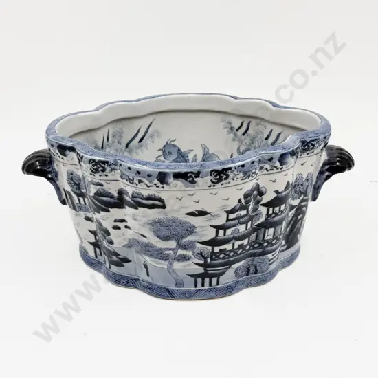Reproduction Blue and White Willow Pattern Jardiniere H15cm