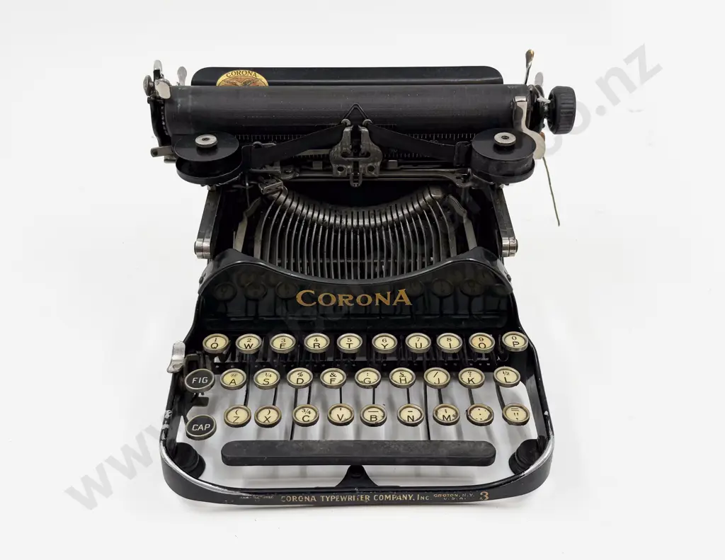Small Vintage Corona Typewriter Image 1++